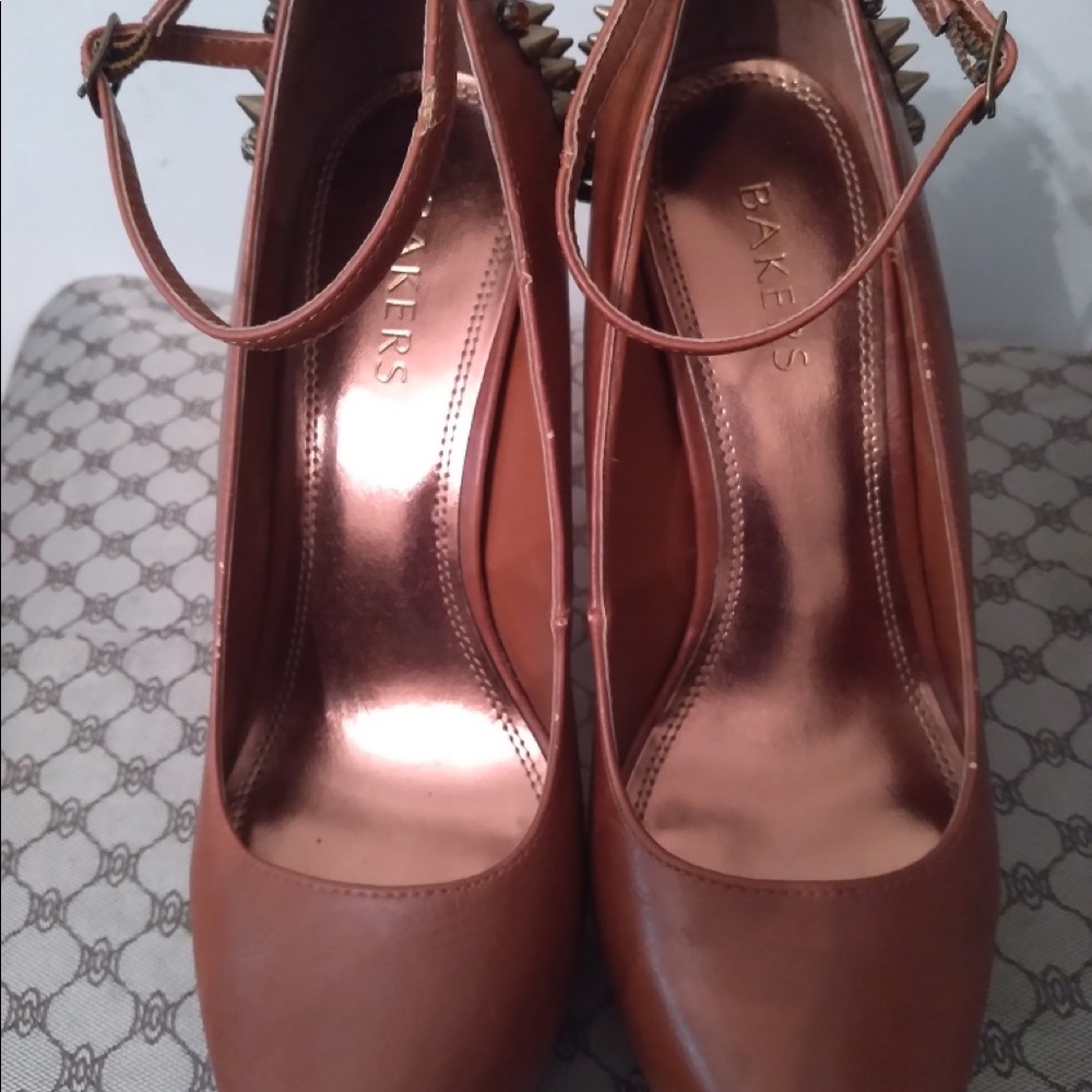 Bakers pumps 5.5” heels size 9M